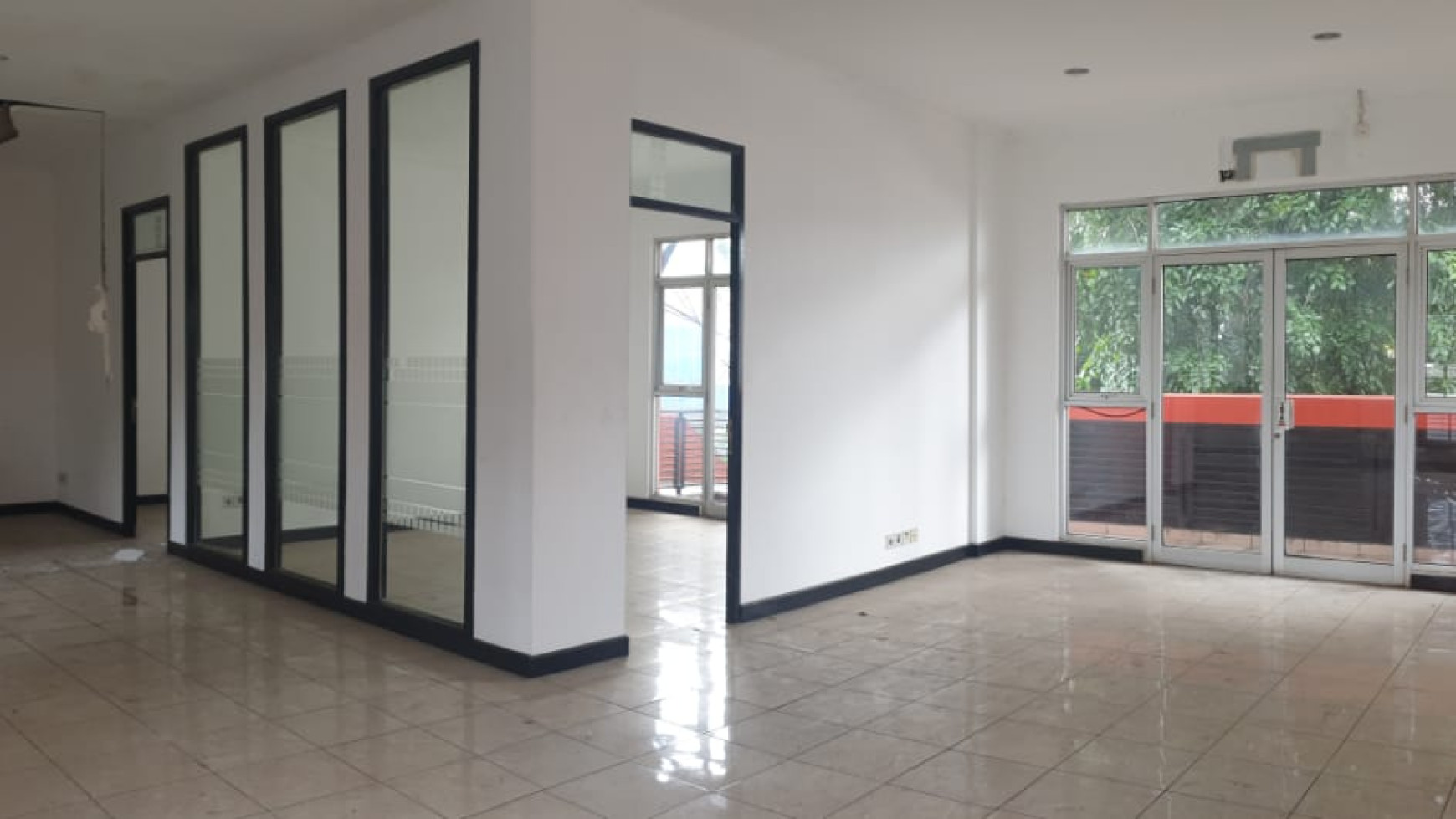 Rumah Cocok Untuk Komersil, Lokasi Pinggir Jalan Raya @Kesehatan, Bintaro