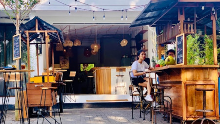  Leasehold Restaurant and Bar in Seminyak with river view