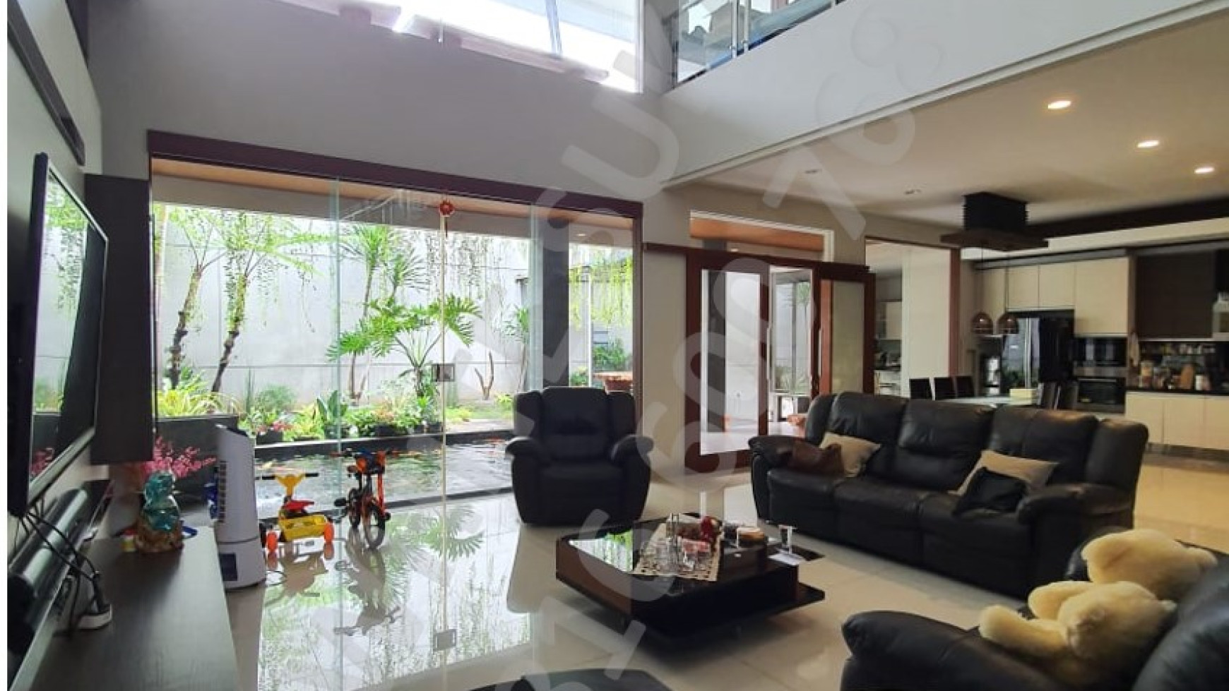 Dijual Rumah Full Furnished di Sayap Burangrang