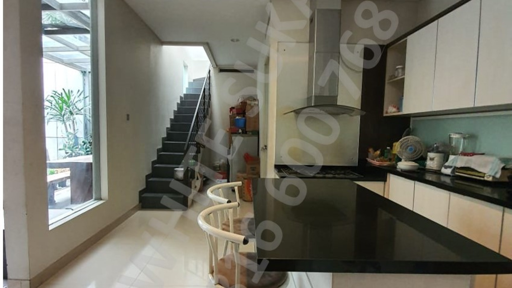 Dijual Rumah Full Furnished di Sayap Burangrang