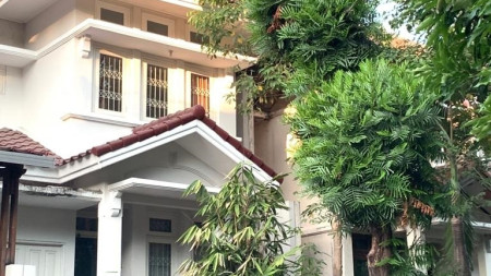 Dijual Rumah 2 lantai di Graha Family Surabaya