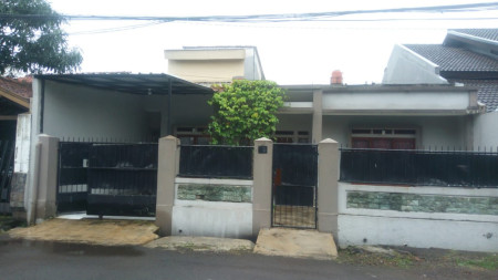 Rumah Nyaman di jl Suryalaya, Bandung Kota