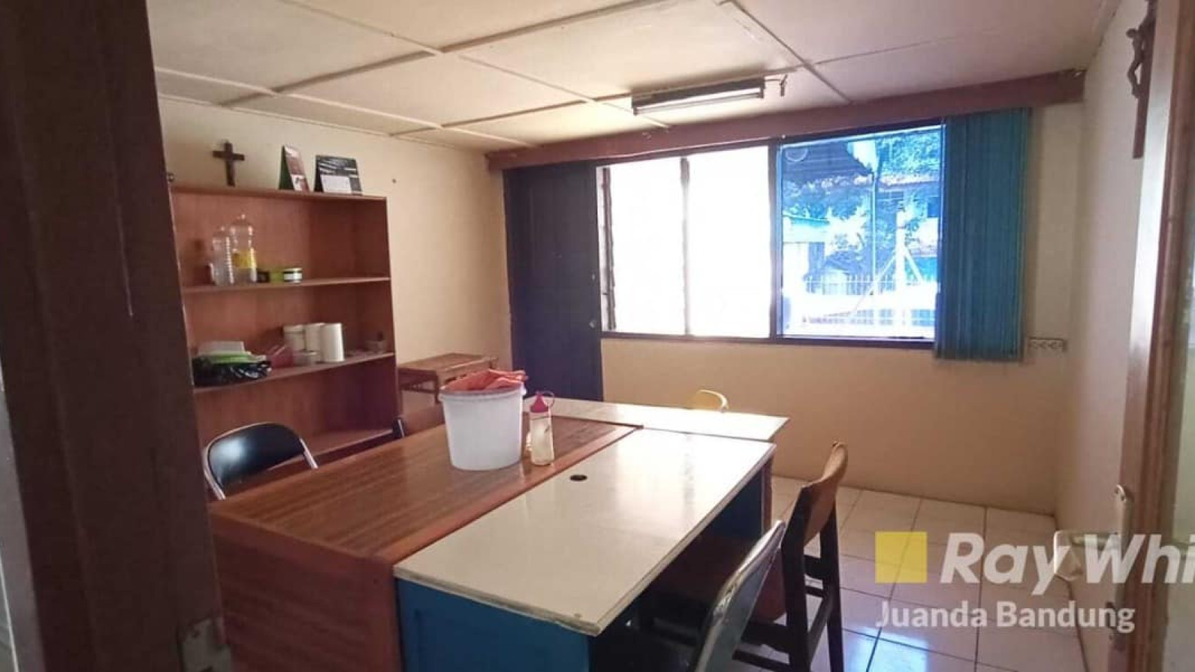 Langka! Rumah/kantor 2 lantai terawat di Sayap Gatot Subroto/Burangrang pusat kota bandung!