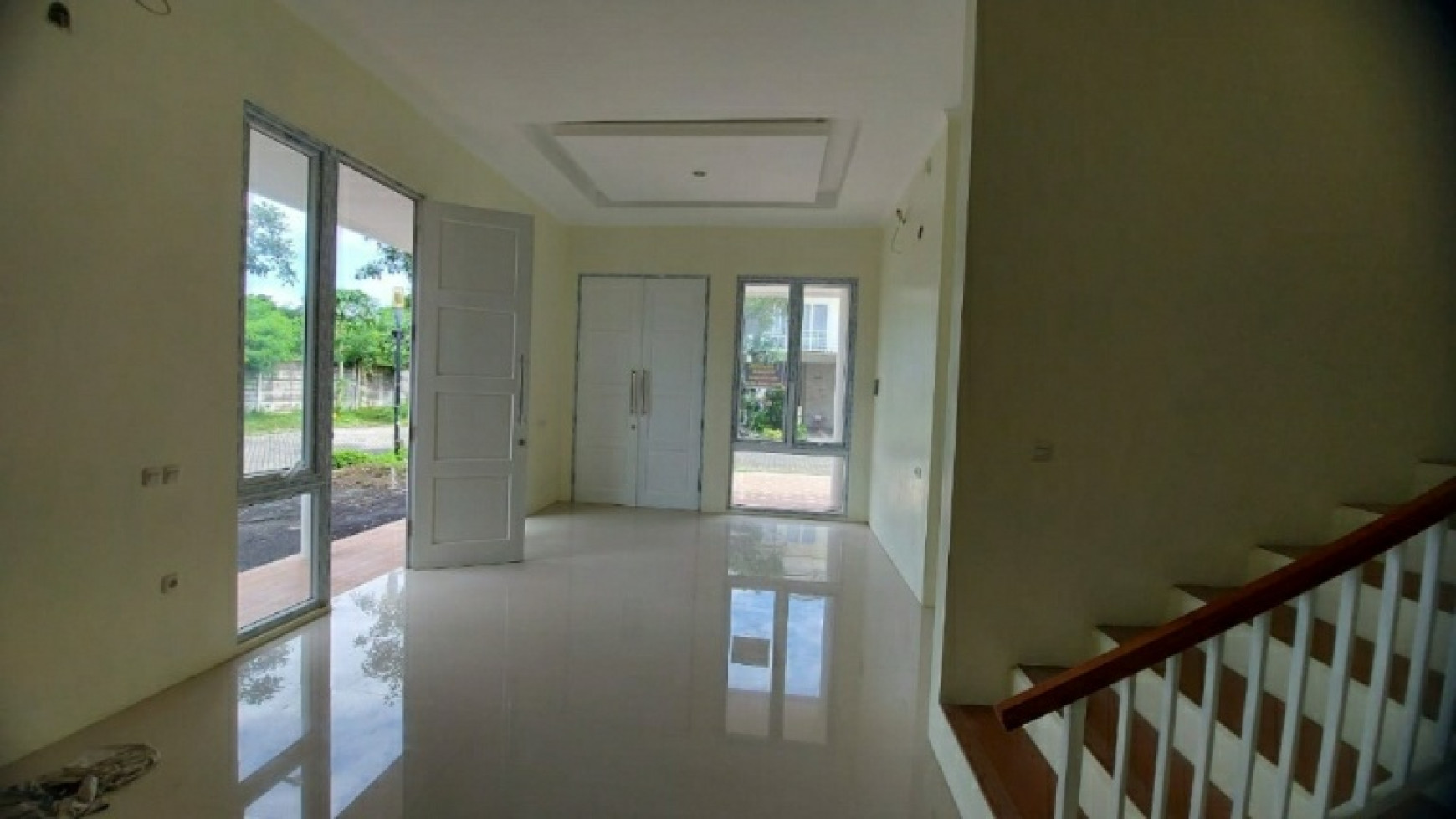 Dijual Rumah Baru Gress Royal Residence Cluster Bleinheim Surabaya TerLUAS - TerMURAH- Carport 3 Mobil LUAS Strategis dekat Pakuwon Mall