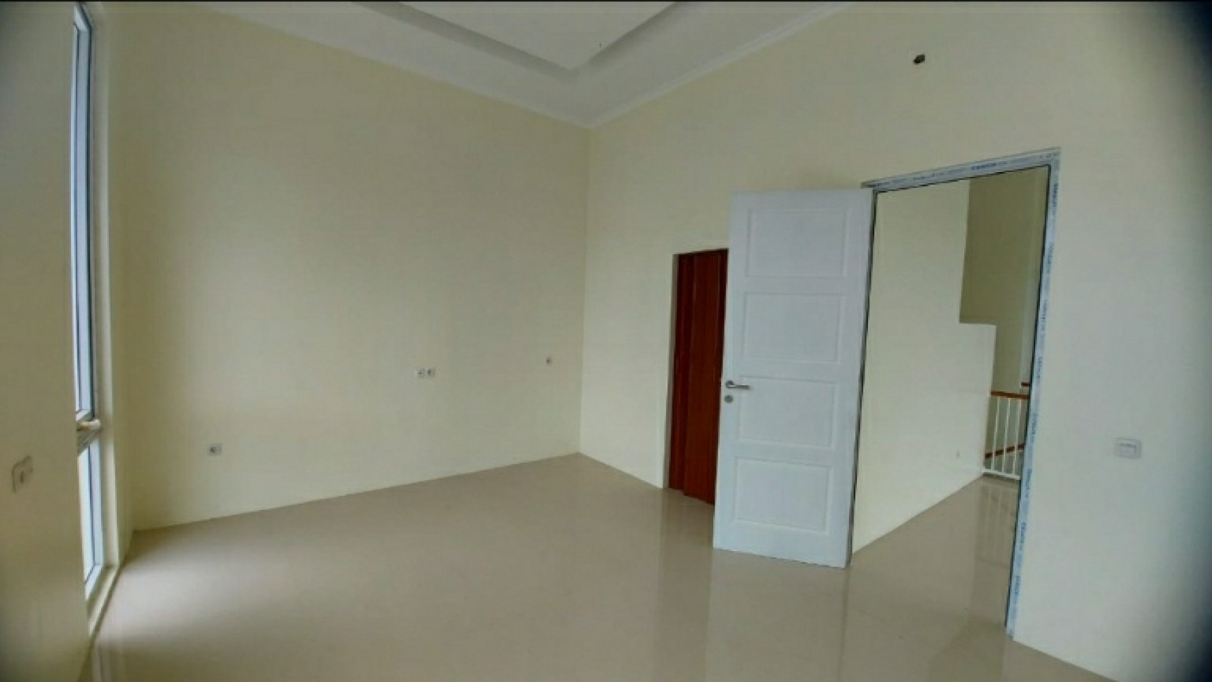 Dijual Rumah Baru Gress Royal Residence Cluster Bleinheim Surabaya TerLUAS - TerMURAH- Carport 3 Mobil LUAS Strategis dekat Pakuwon Mall