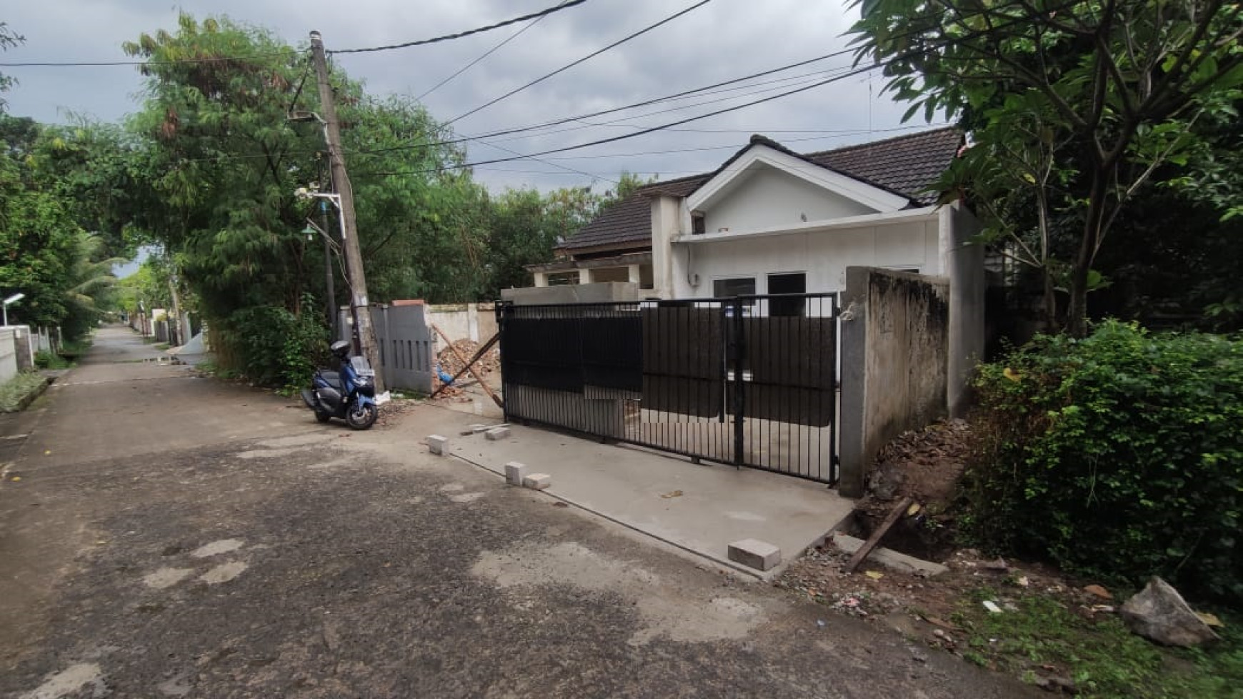 Rumah minimalis, bebas banjir di Pondok Karya