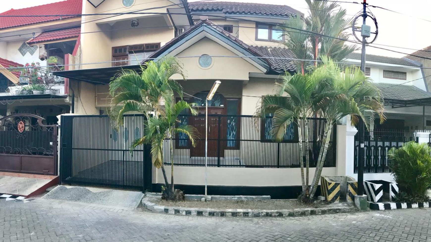 Dijual Rumah Siap Huni di Simpang Darmo Permai Selatan Surabaya