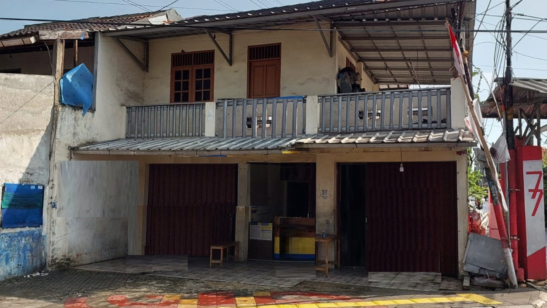 Rumah pinggir jalan cocok untuk usaha di pondok aren