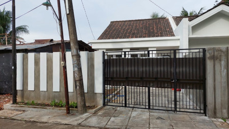 Rumah minimalis, bebas banjir di Pondok Karya.