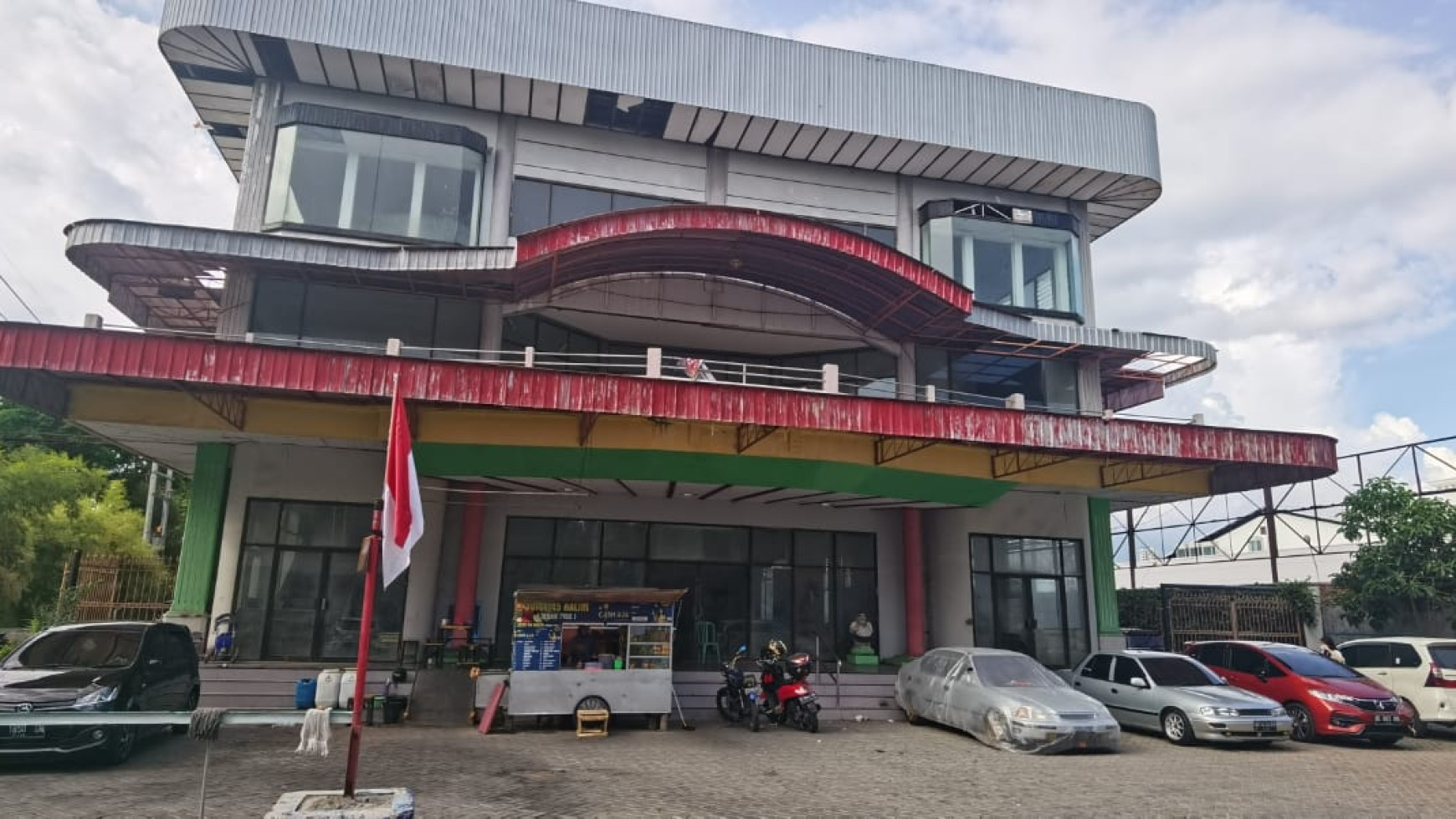 Dijual Gedung AIS Nasution Gresik