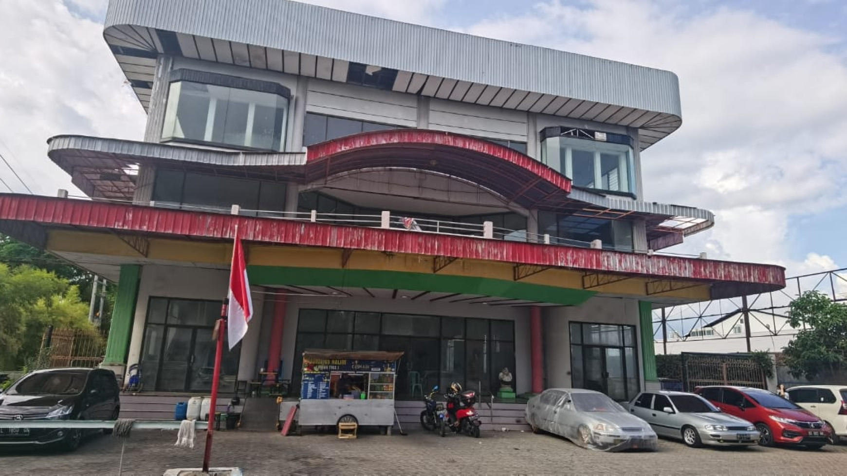 Dijual Gedung AIS Nasution Gresik