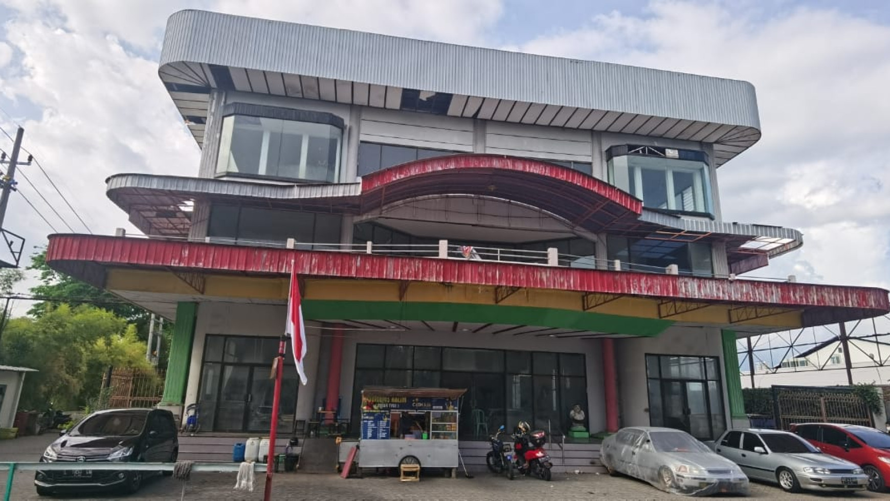 Dijual Gedung AIS Nasution Gresik