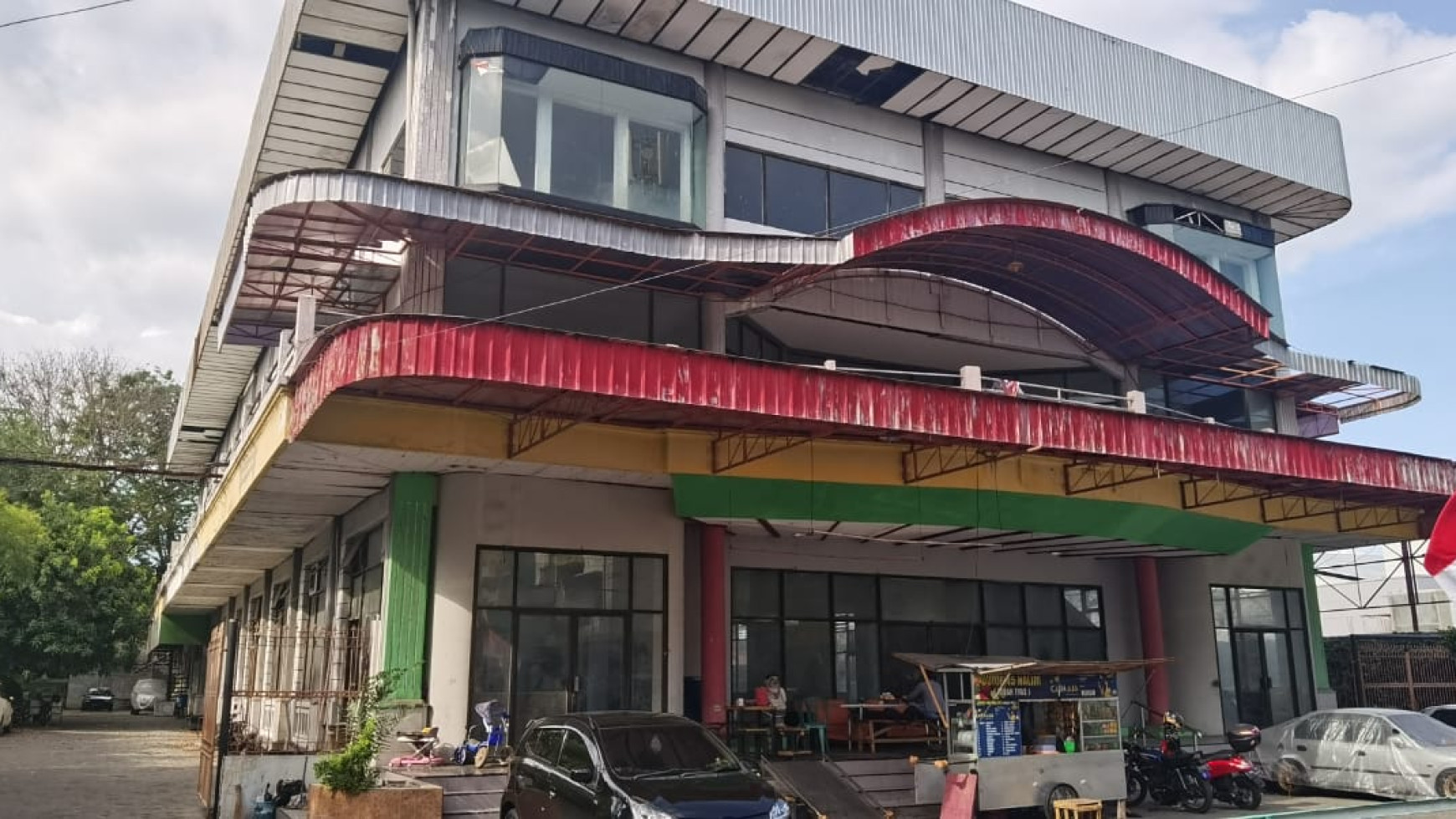 Dijual Gedung AIS Nasution Gresik