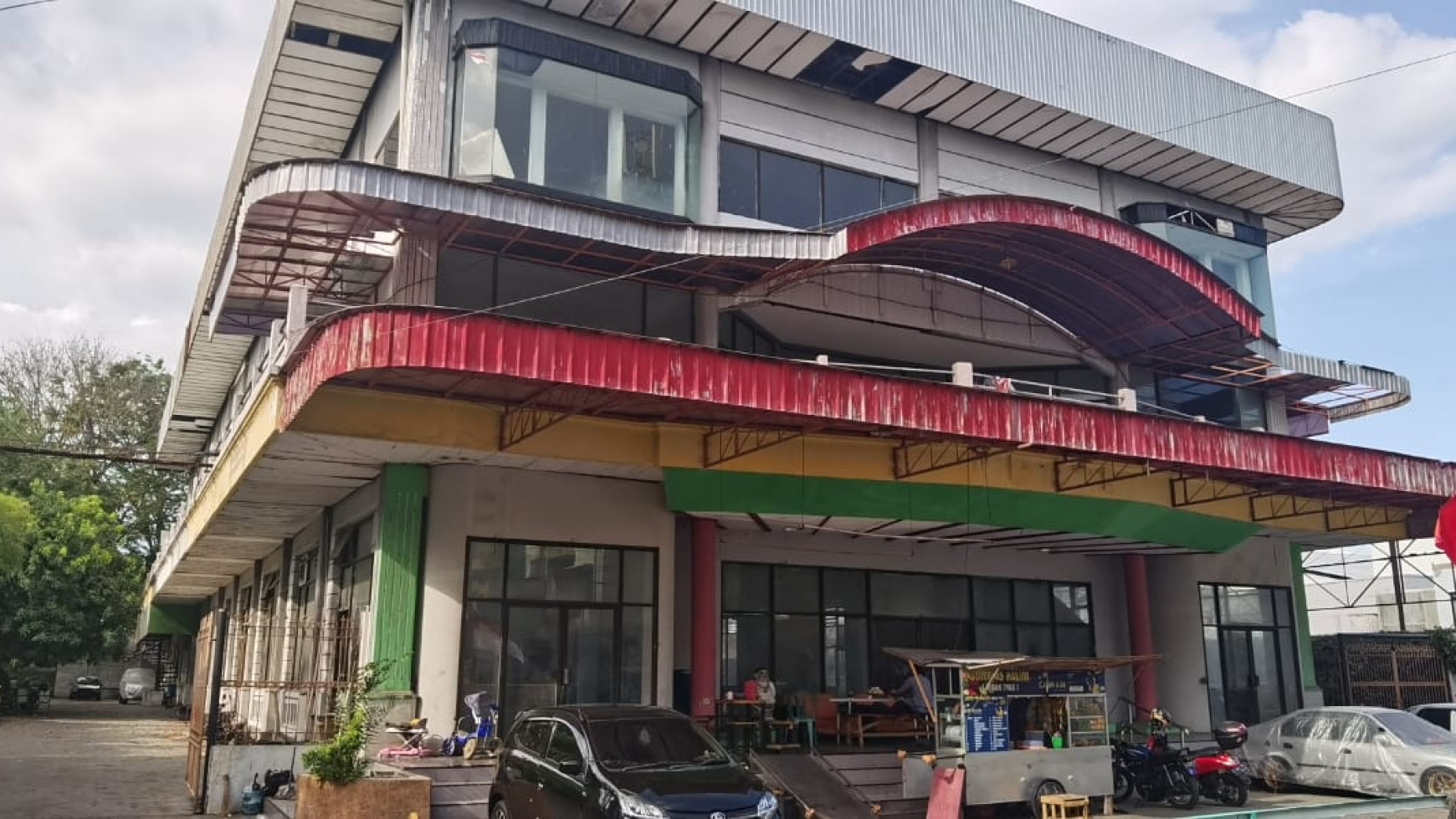 Dijual Gedung AIS Nasution Gresik