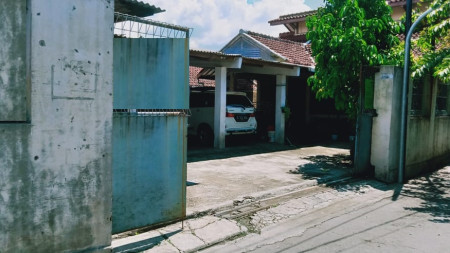 Rumah 1 lantai, ada Paviliun, halaman luas di Bandung