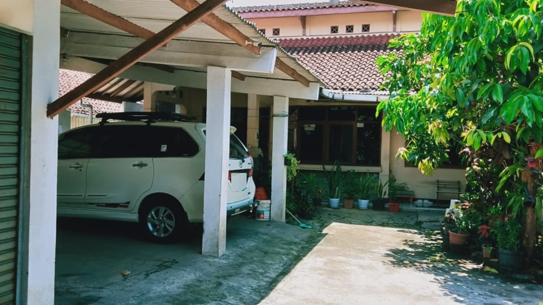 Rumah 1 lantai, ada Paviliun, halaman luas di Bandung