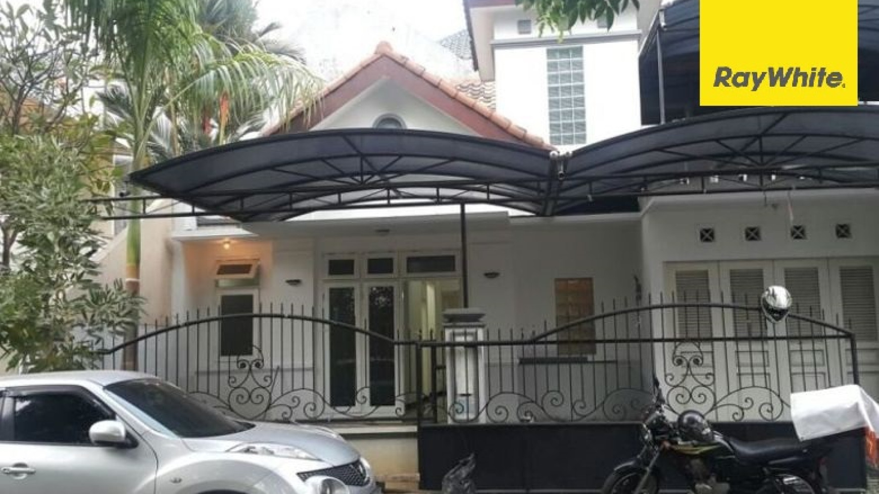 Dijual Rumah 2 lantai di Villa Taman Gapura, Citraland Surabaya