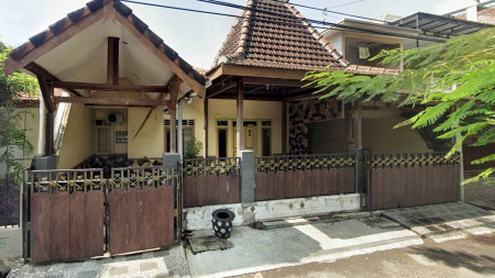 Rumah di Manyar Tirtomoyo, Bagus, Strategis, Siap Huni, bisa untuk Rumah Tinggal / Kantor