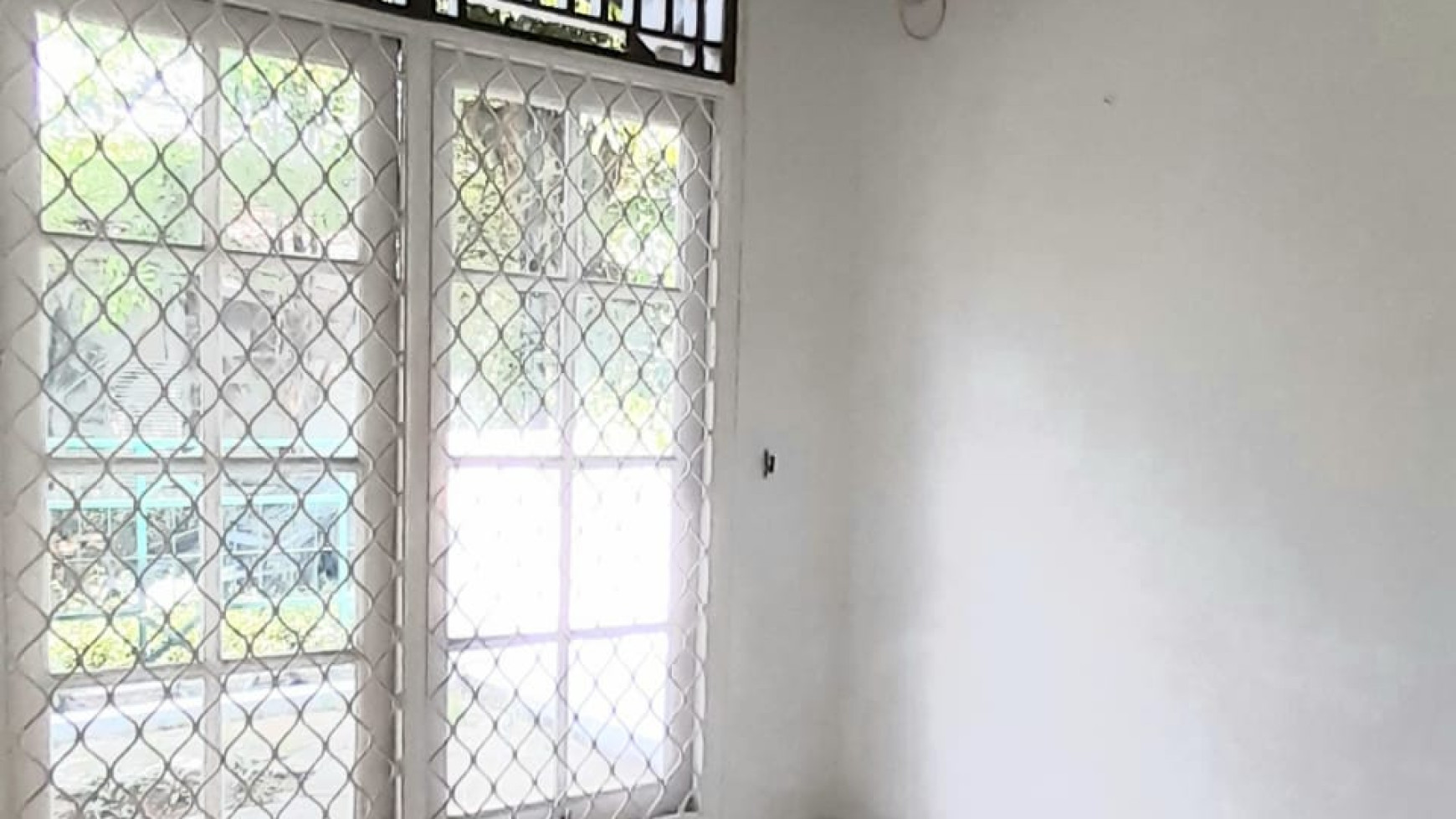 Rumah Klasik Siap Huni  Luas 120m Harga 65Jt/Thn nego di Sektor IX Bintaro Jaya