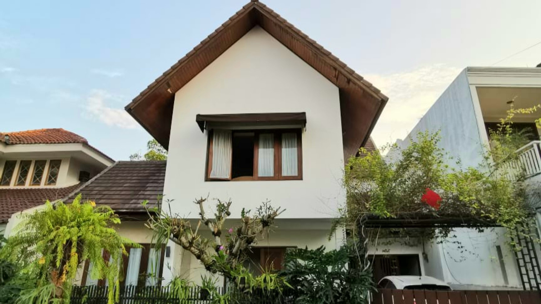 Rumah Modern Tropical luas 230m harga  5,9M di Kawasan Sektor 9 Bintaro Jaya