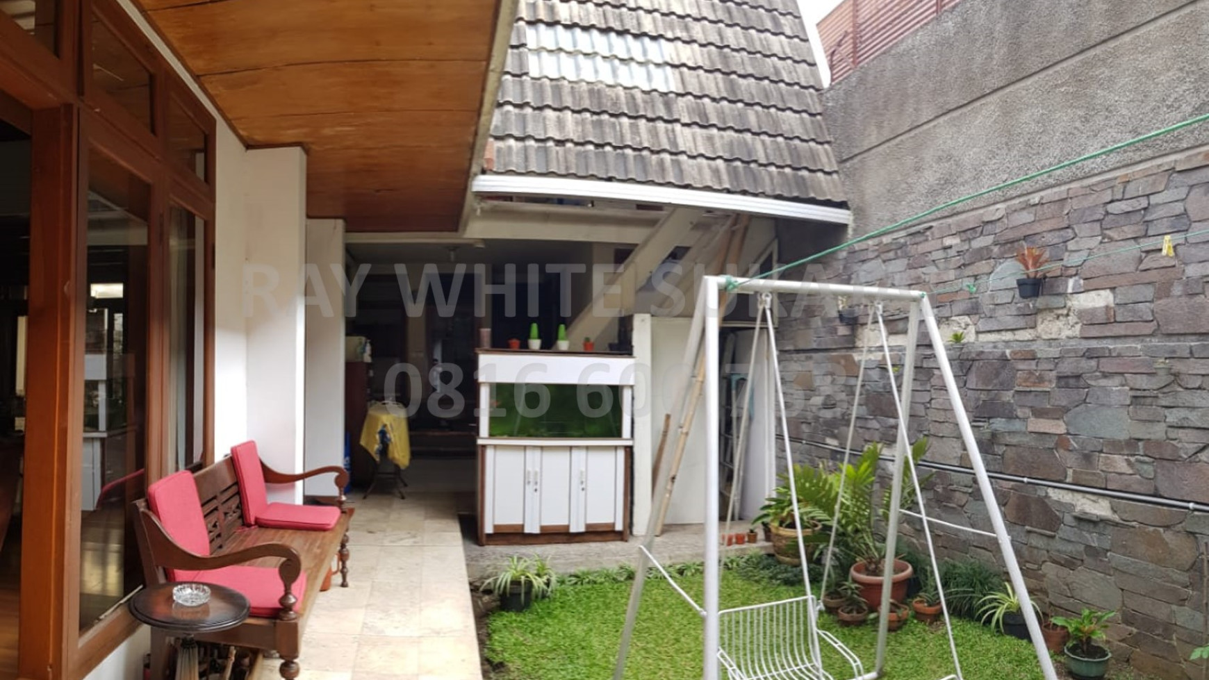 Dijual Rumah Tinggal di Setra Sirna