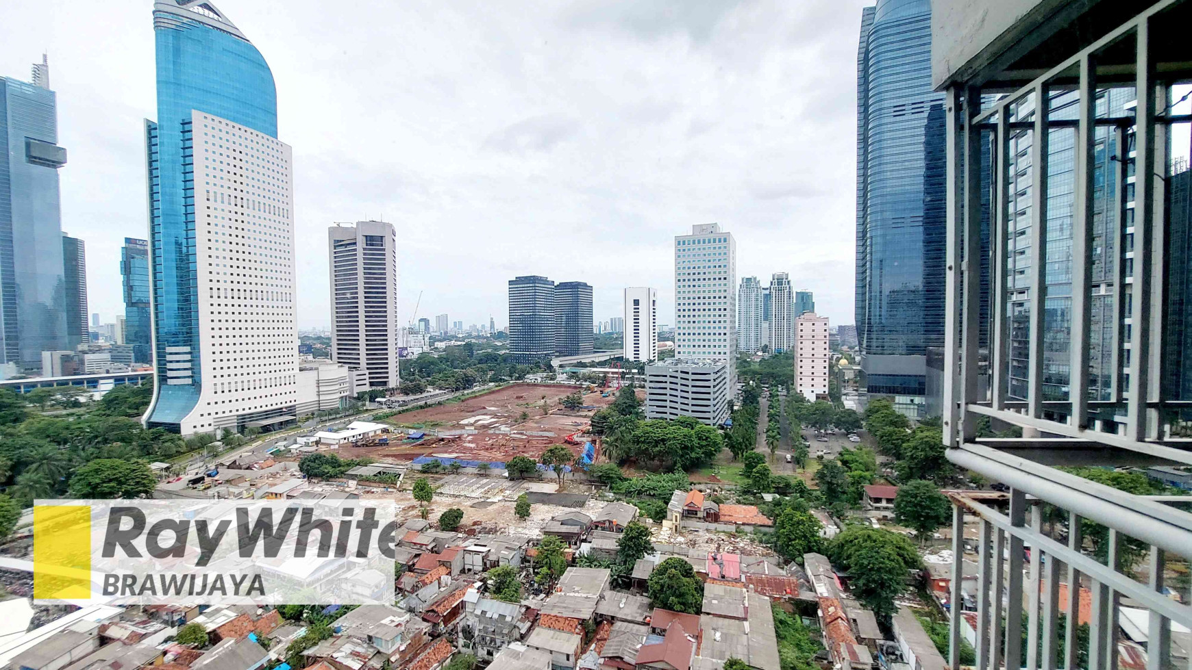 APARTEMEN SUDIRMAN PARK, TOWER BOUGENVILLE, LANTAI 19, CITY VIEW