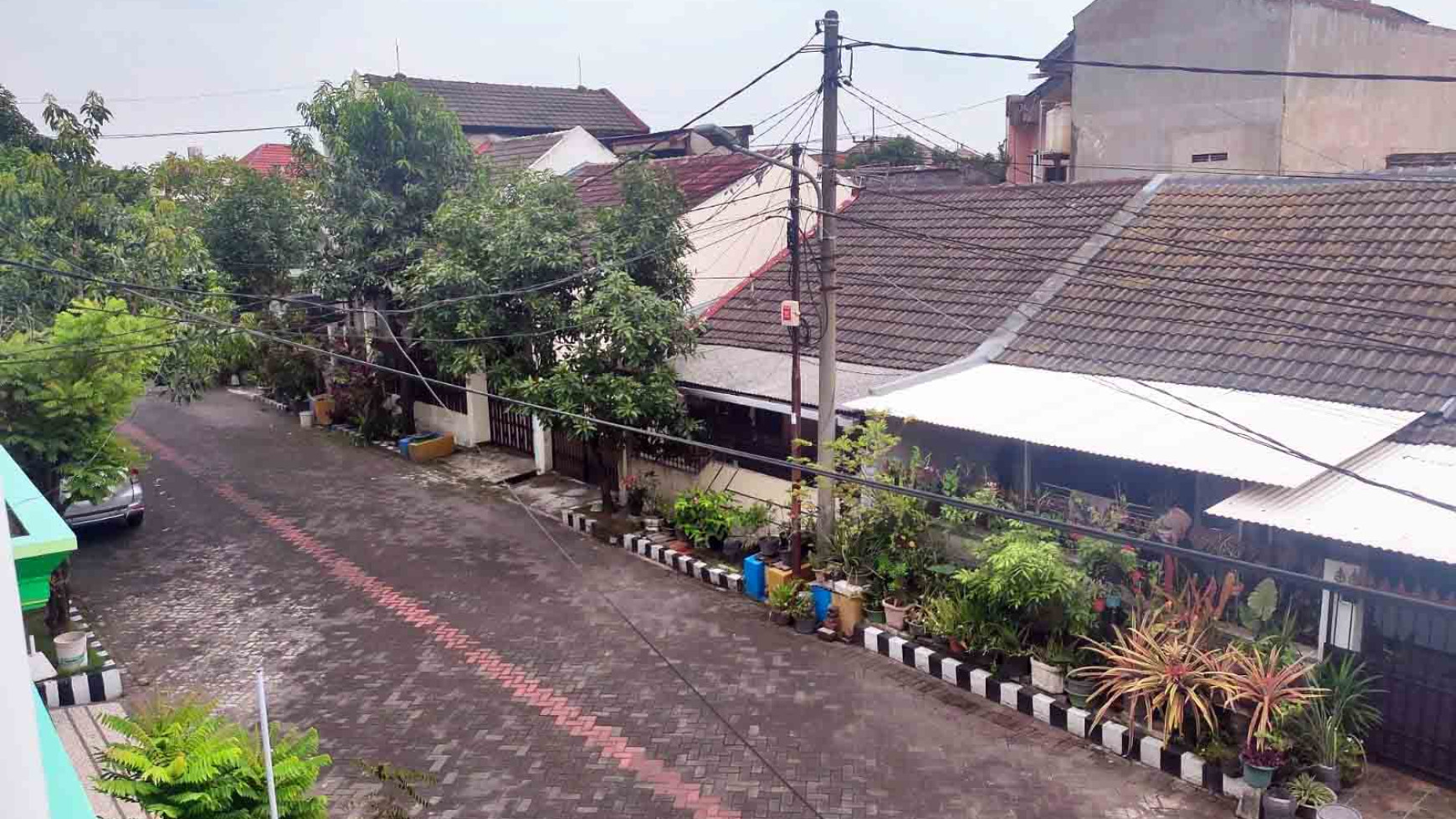 Rumah di Taman Pondok Indah Wiyung Surabaya, 2 Lantai, Siap Huni