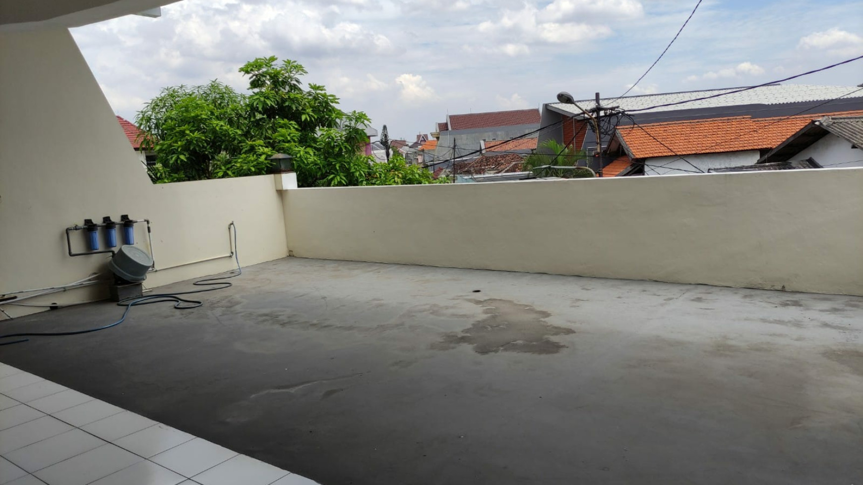 Dijual Rumah Sukomanunggal Jaya - K.Tidur 7+3 plus SEMI Furnished + PAGAR