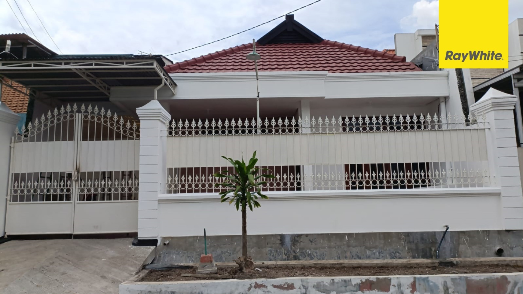 Dijual Rumah Pusat Kota di Jalan Simolangit Surabaya