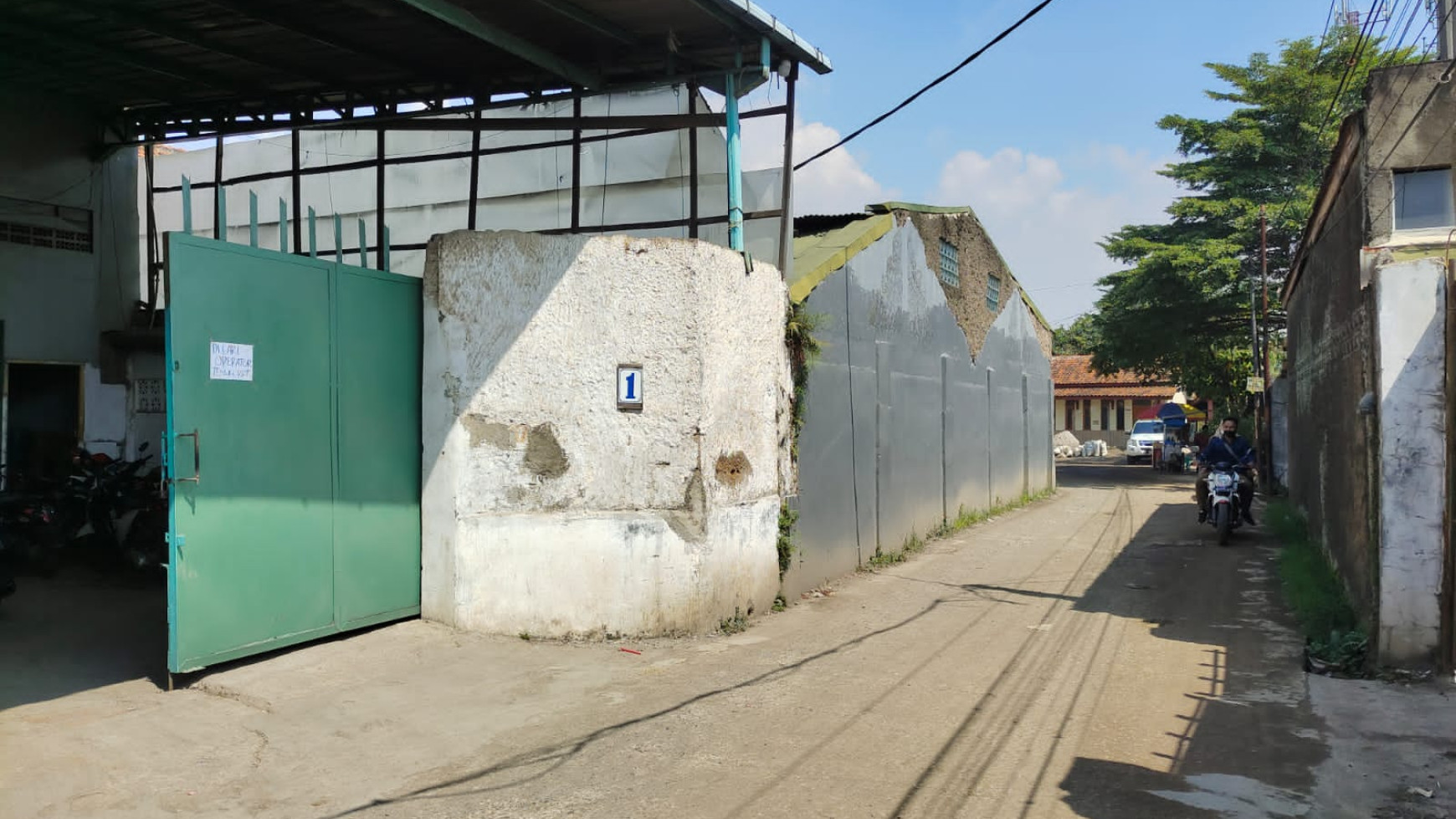 Pabrik Tenun Kain di Mainroad Rancajigang Majalaya