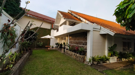 Rumah Asri Semi Furnished di jl Sekar Manis, Bandung Kota