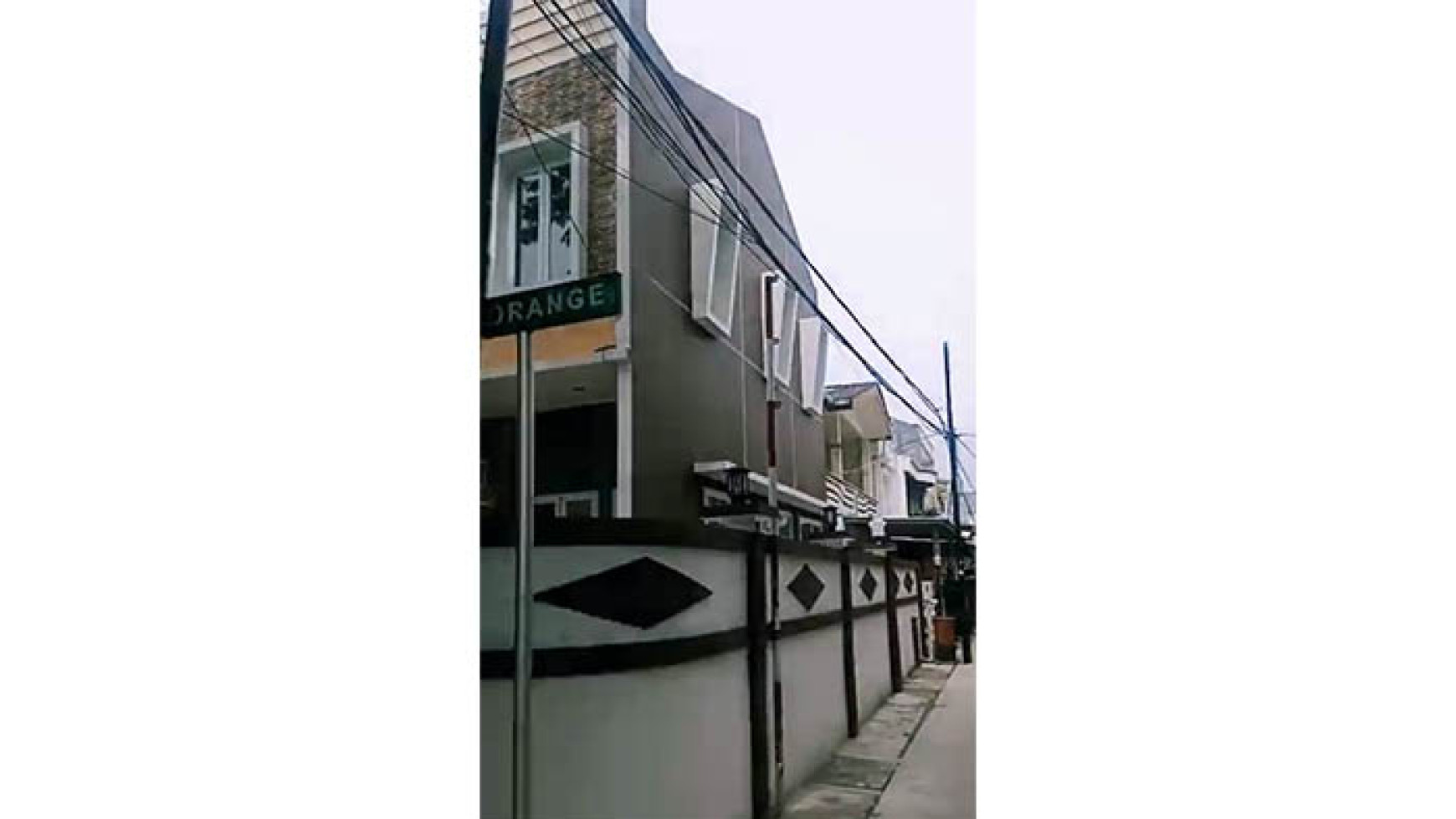 Rumah Hoek Orange Walikota, Kelapa Gading Luas 6x12m2