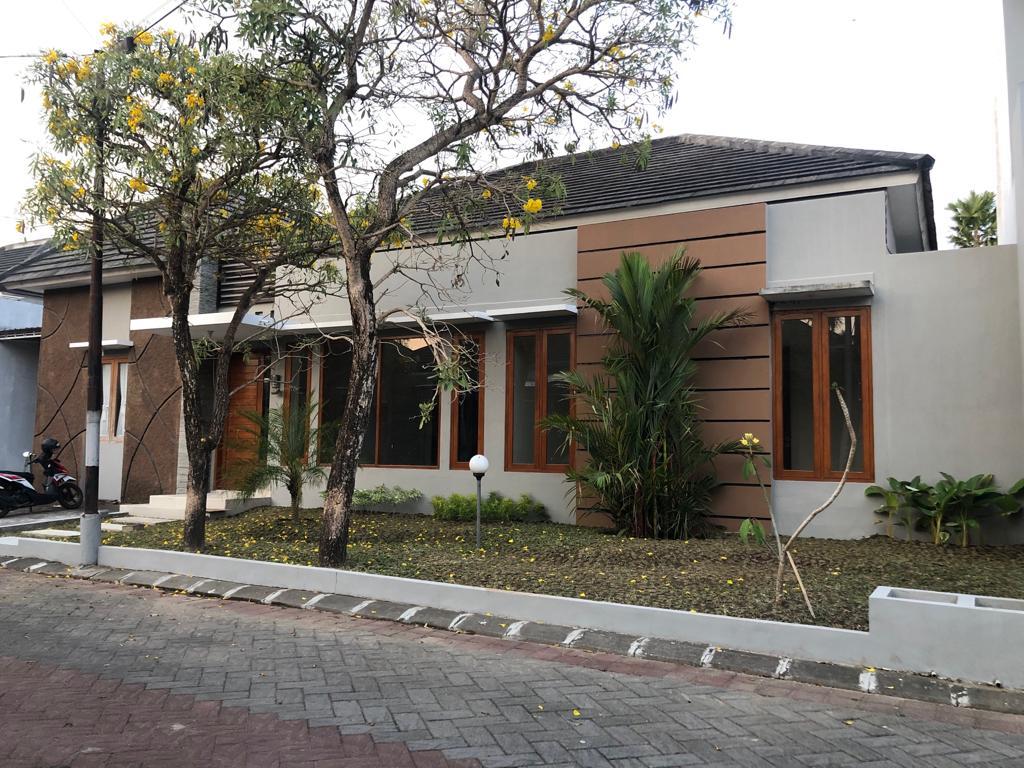 RUMAH MEWAH DALAM PERUMAHAN PREMIUM, PONDOK PERMAI, SLEMAN