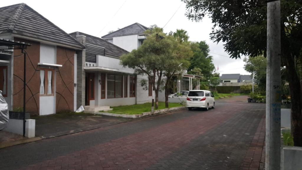 RUMAH MEWAH DALAM PERUMAHAN PREMIUM, PONDOK PERMAI, SLEMAN