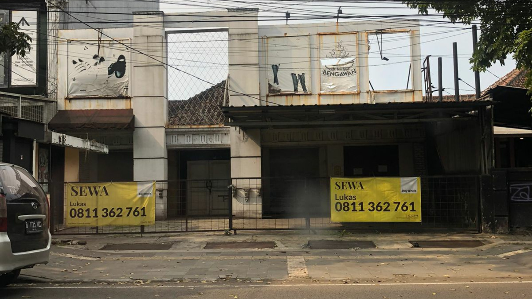 Rumah Usaha di zona komersial Buah Batu