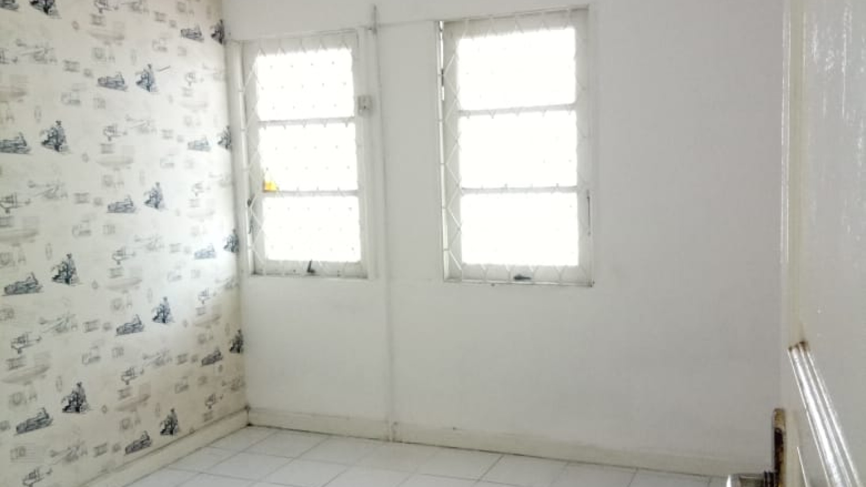 Rumah cocok untuk kantor di jalan utama di bintaro sektor 5.