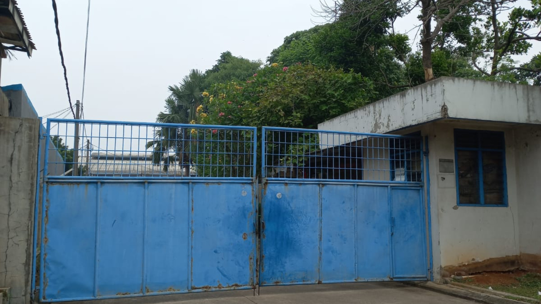 Gudang siap pakai di pondok aren