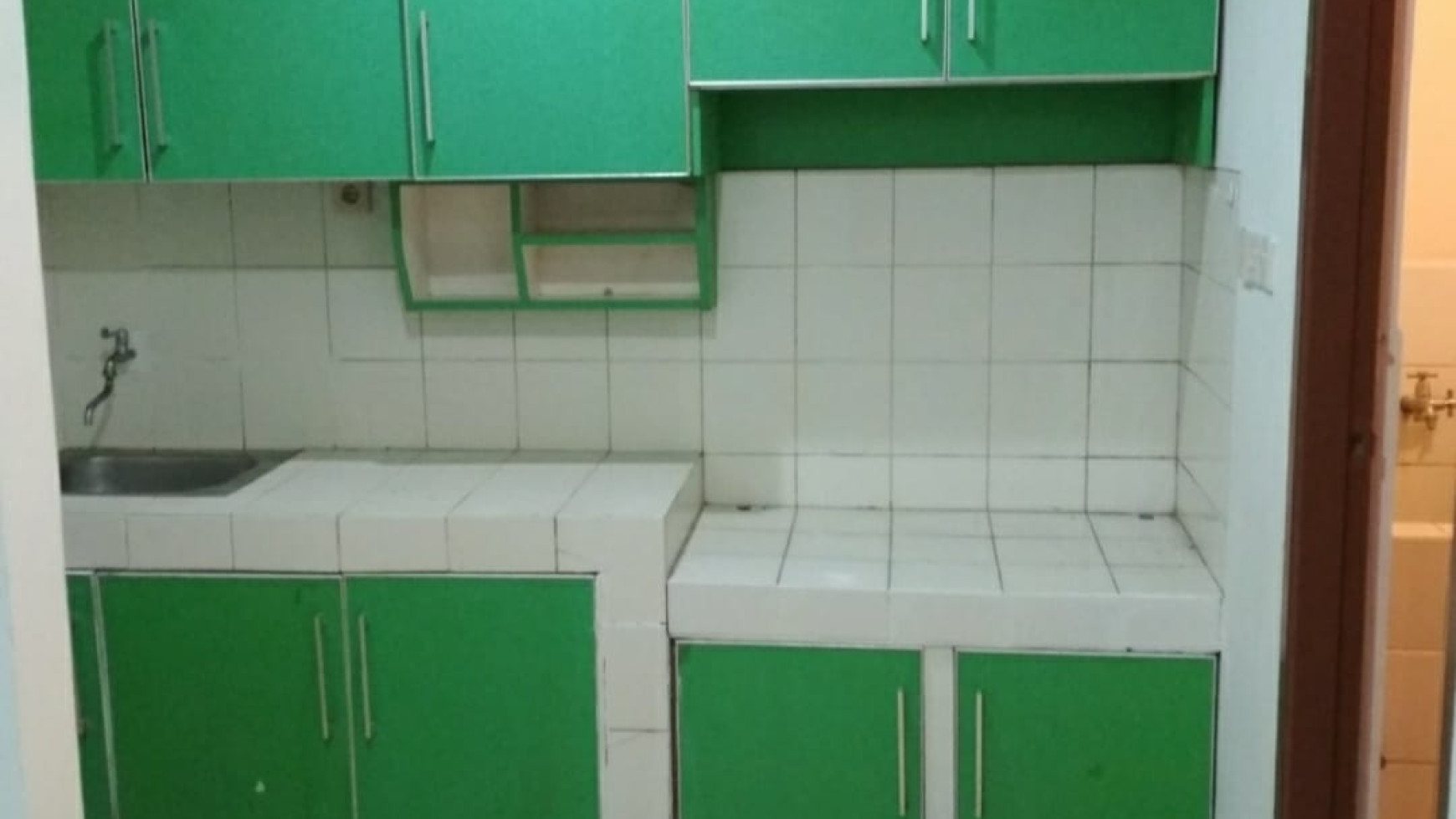 Rumah Siap Huni Strategis dengan Halaman Belakang Luas @Kuricang, Bintaro