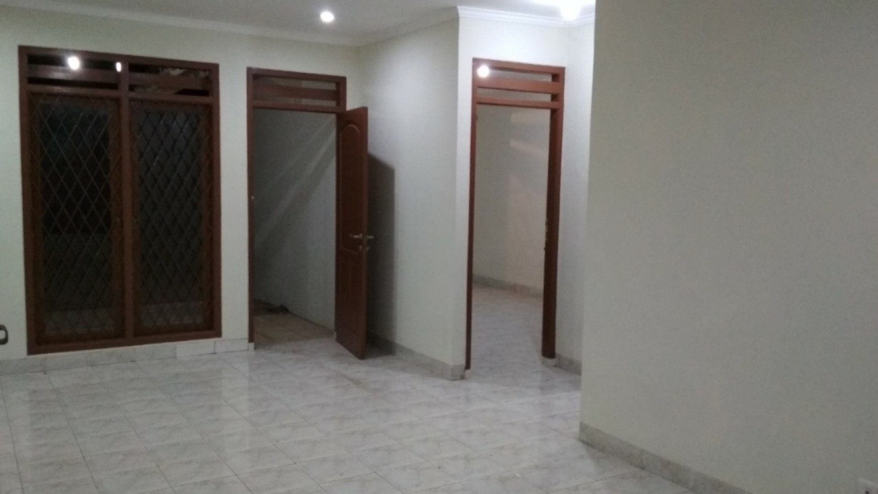 Rumah Siap Huni Strategis dengan Halaman Belakang Luas @Kuricang, Bintaro