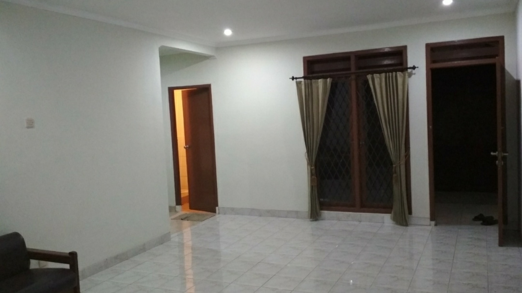 Rumah Siap Huni Strategis dengan Halaman Belakang Luas @Kuricang, Bintaro