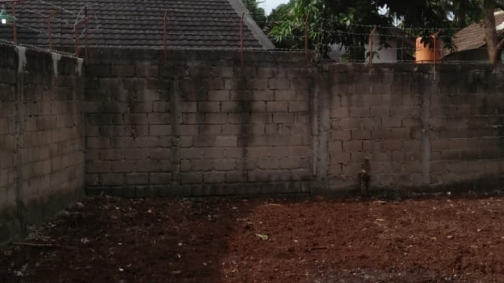 Rumah Siap Huni Strategis dengan Halaman Belakang Luas @Kuricang, Bintaro