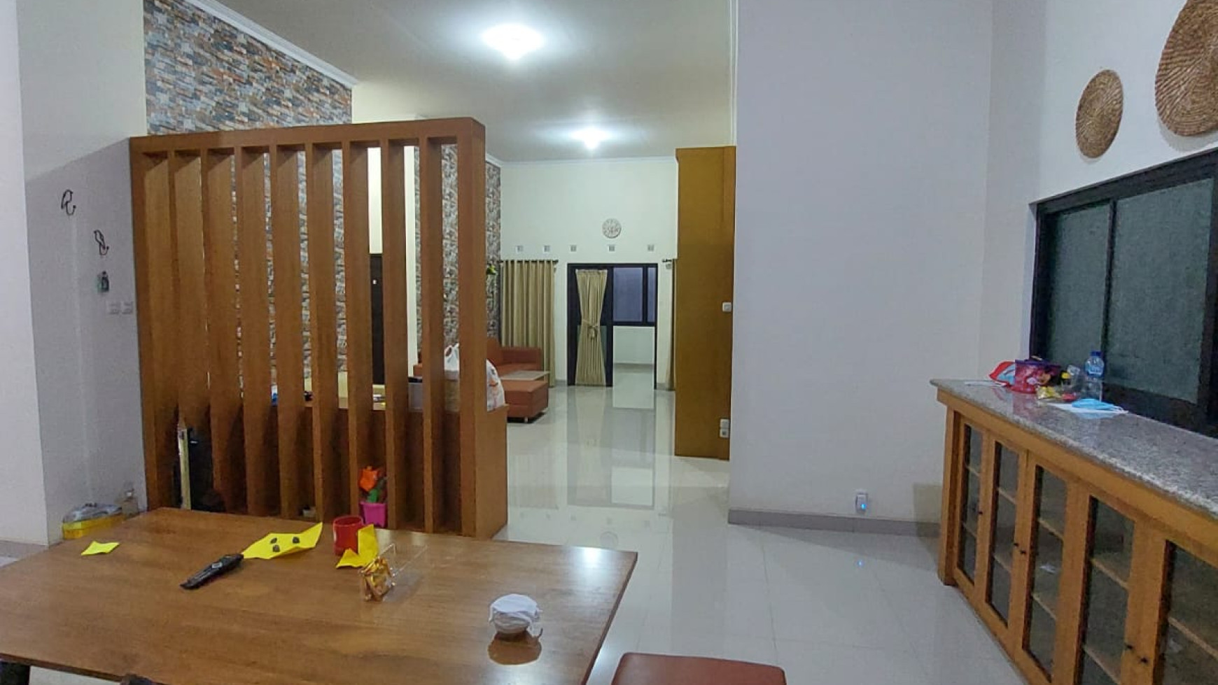 RUMAH  MINIMALIS+FURNITURE, DI PERUMAHAN ROYAL MAGUWO, SLEMAN