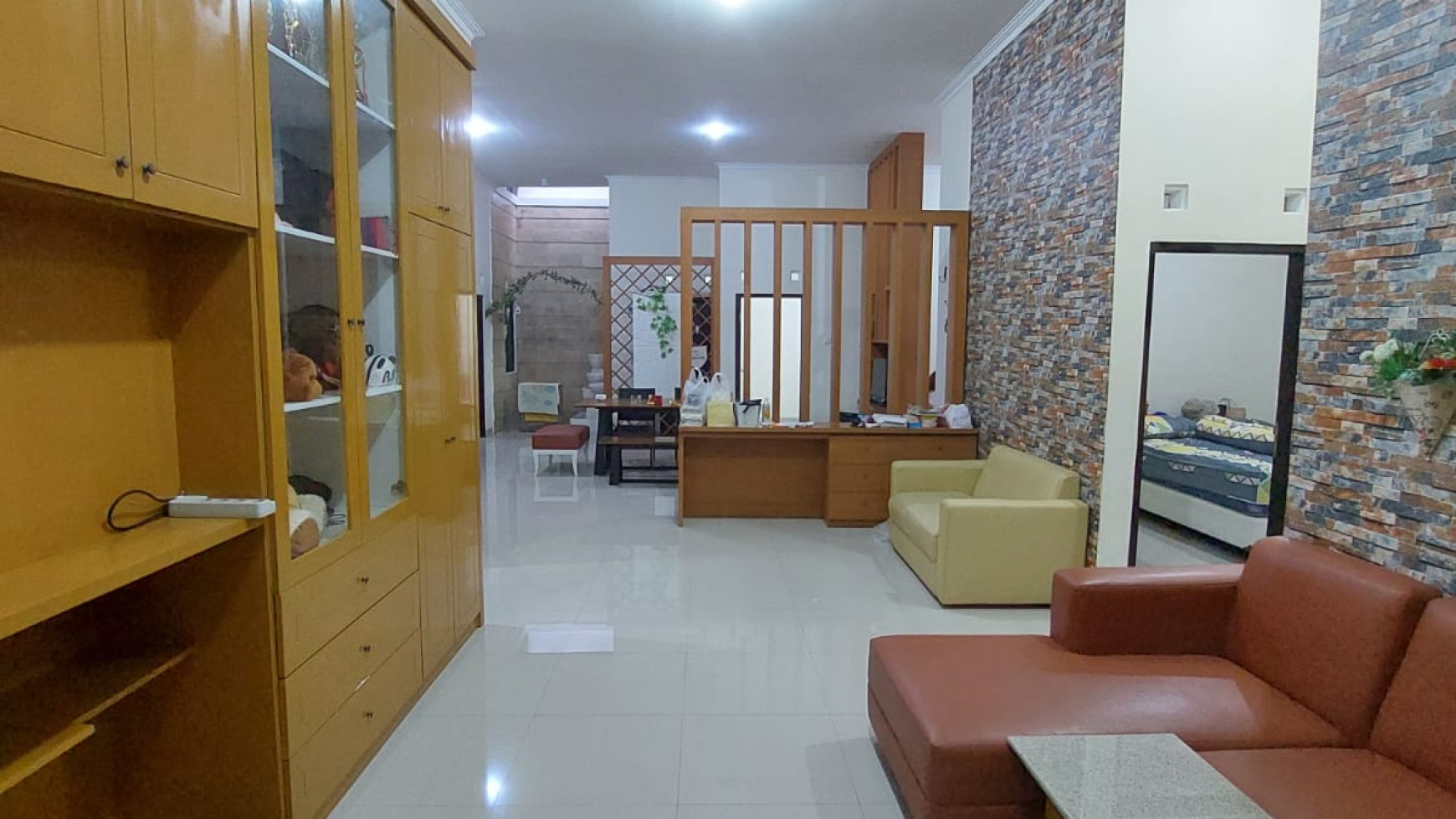 RUMAH  MINIMALIS+FURNITURE, DI PERUMAHAN ROYAL MAGUWO, SLEMAN