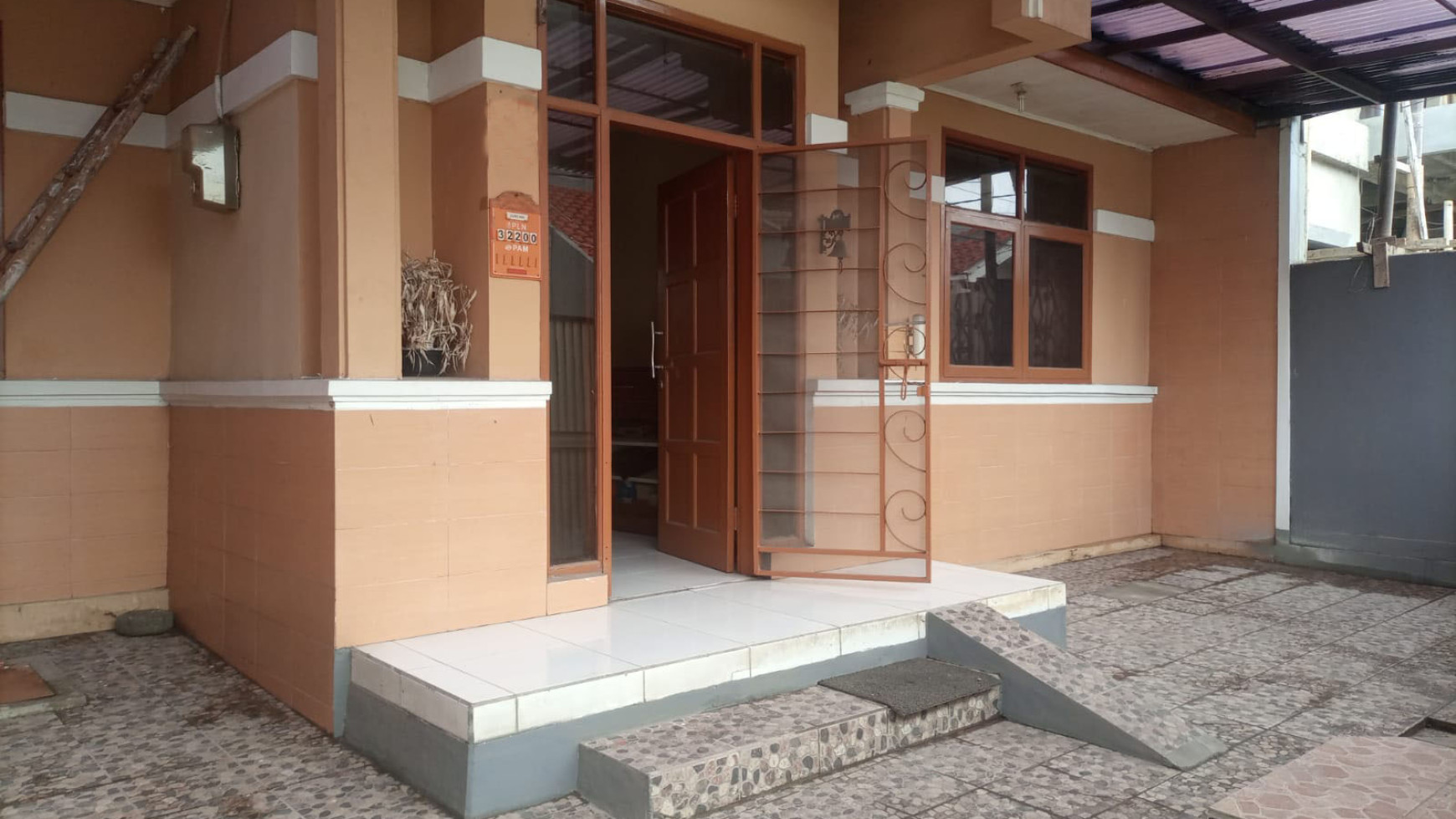 Rumah Minimalis Semi Furnished di Komplek Taman Sakura, Bandung