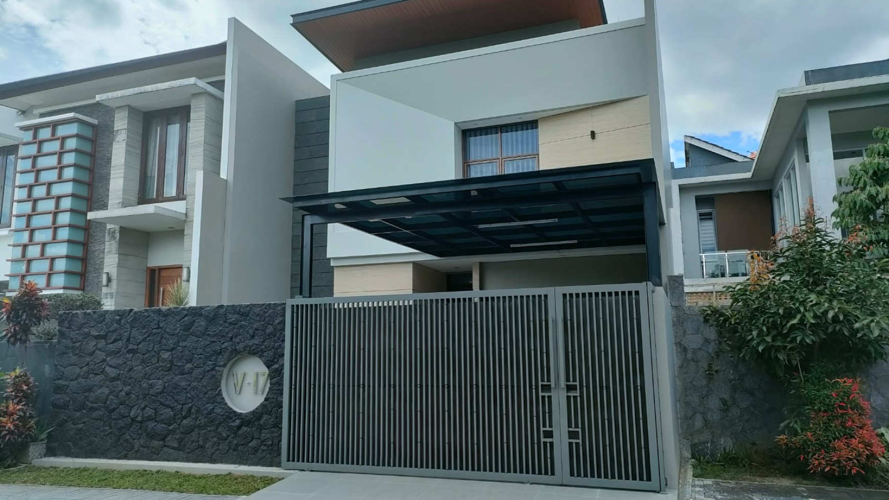 Rumah baru Di batununggal Indah