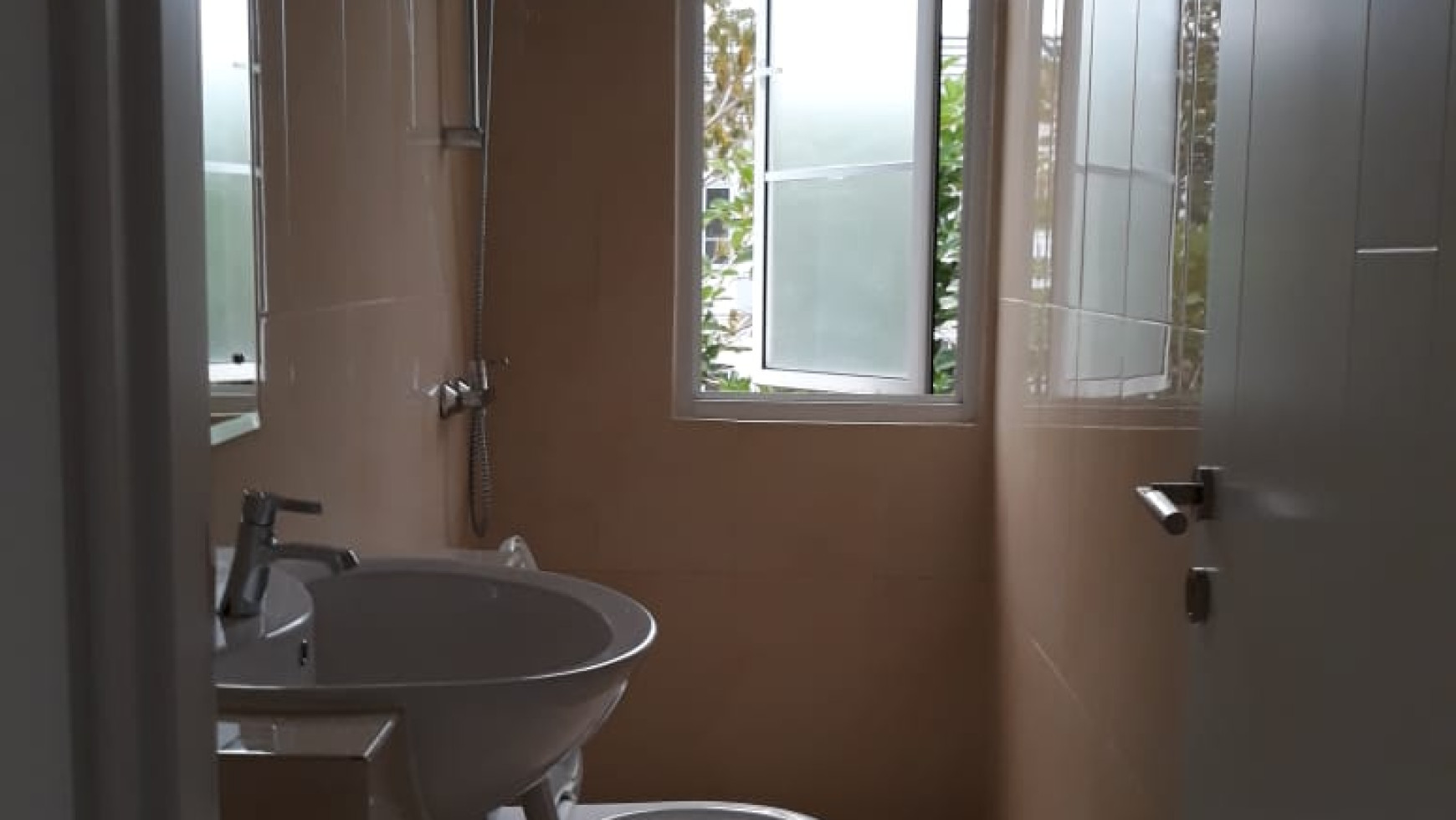 Flash Sale. Rumah Bagus Azura Vanya Park, BSD
