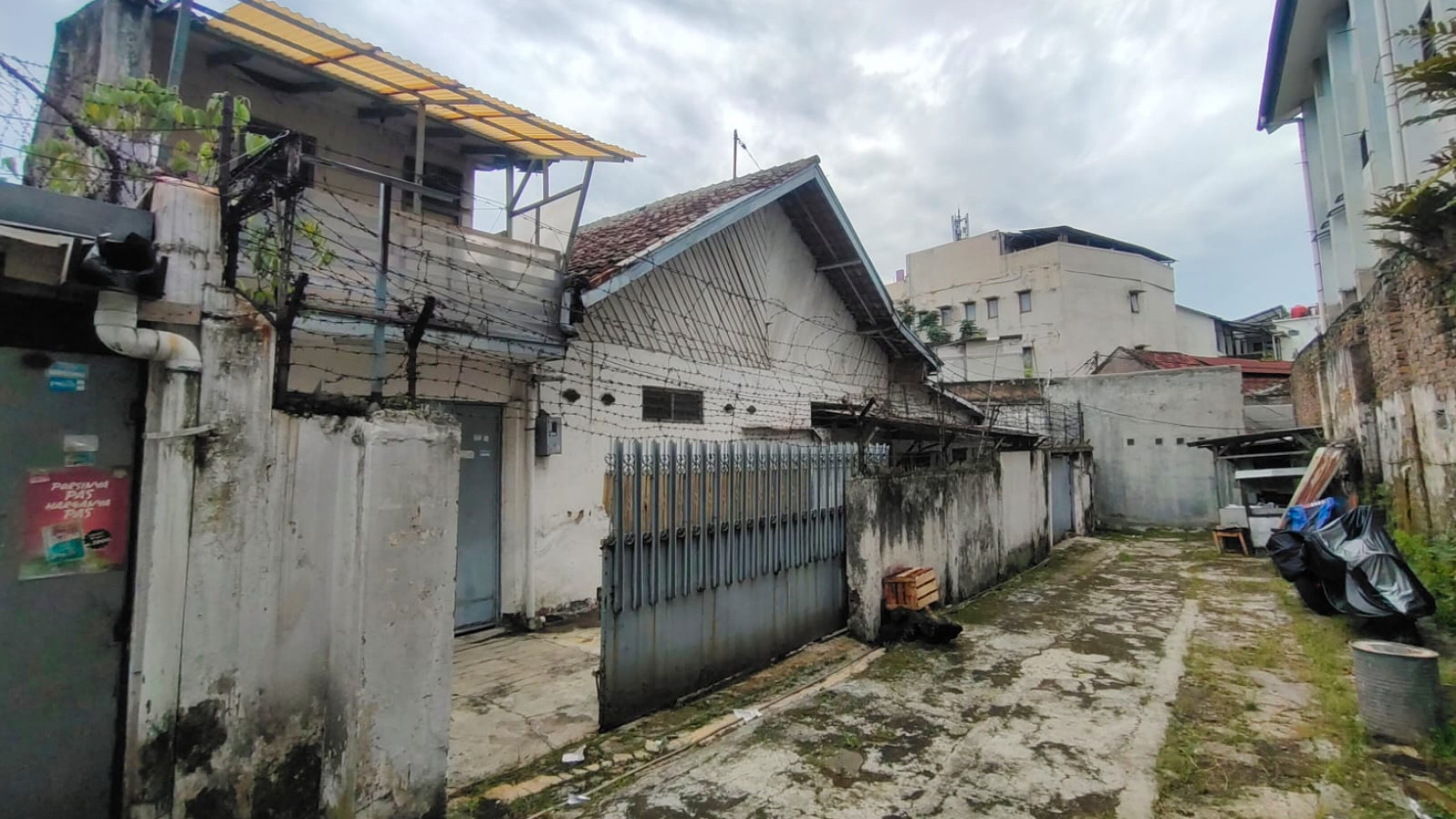 Rumah Tengah Kota,Hitung Tanah Jalan Kesatriaan Bandung