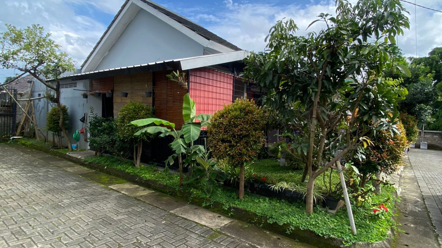 Rumah Minimalis Terawat Di Bumi Asri Cihanjuang, Bandung