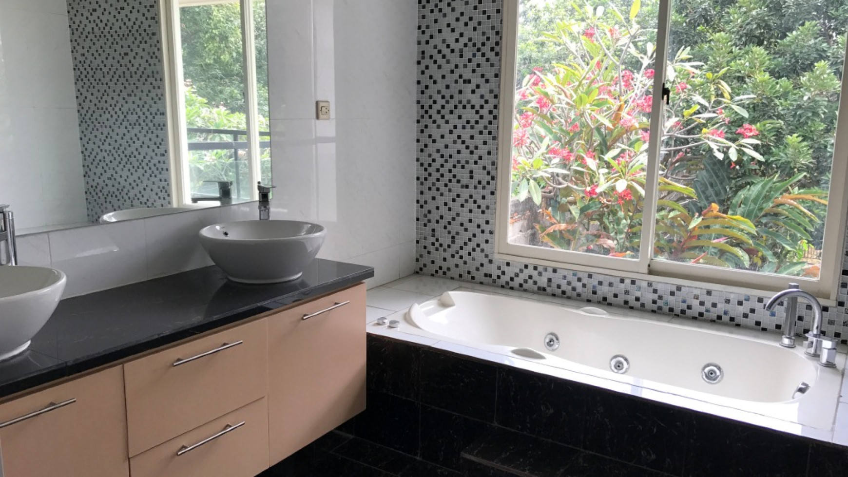 Beautiful Townhouse For Rent at Kemang