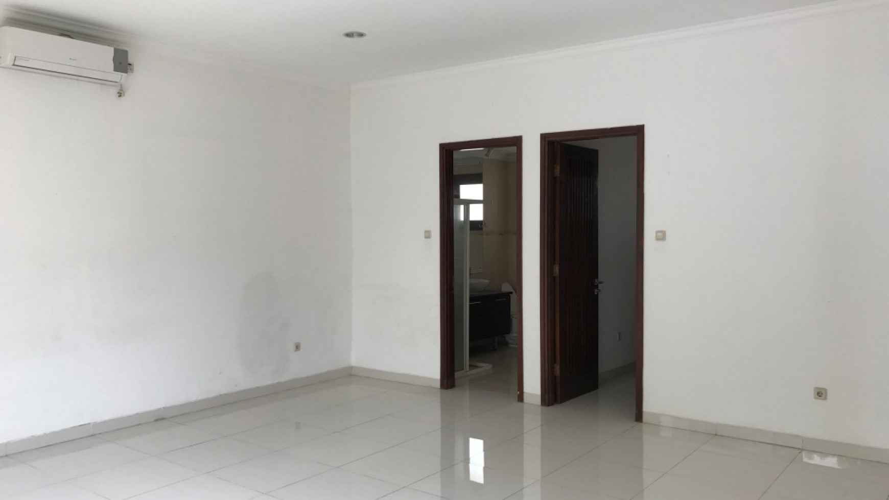 Beautiful Townhouse For Rent at Kemang